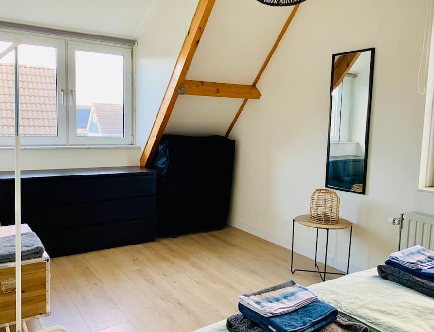 Huebsches Ferienhaus In Ouddorp - Fusslaeufig Zum Strand Und Zentrum Εξωτερικό φωτογραφία