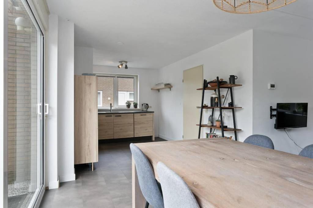 Huebsches Ferienhaus In Ouddorp - Fusslaeufig Zum Strand Und Zentrum Εξωτερικό φωτογραφία
